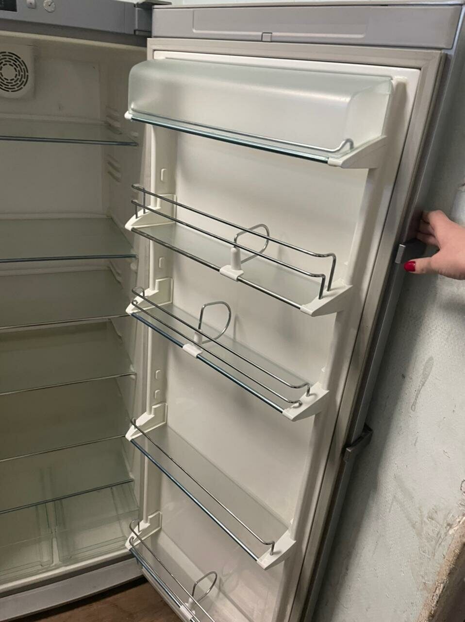 Холодильник под мебельный фасад