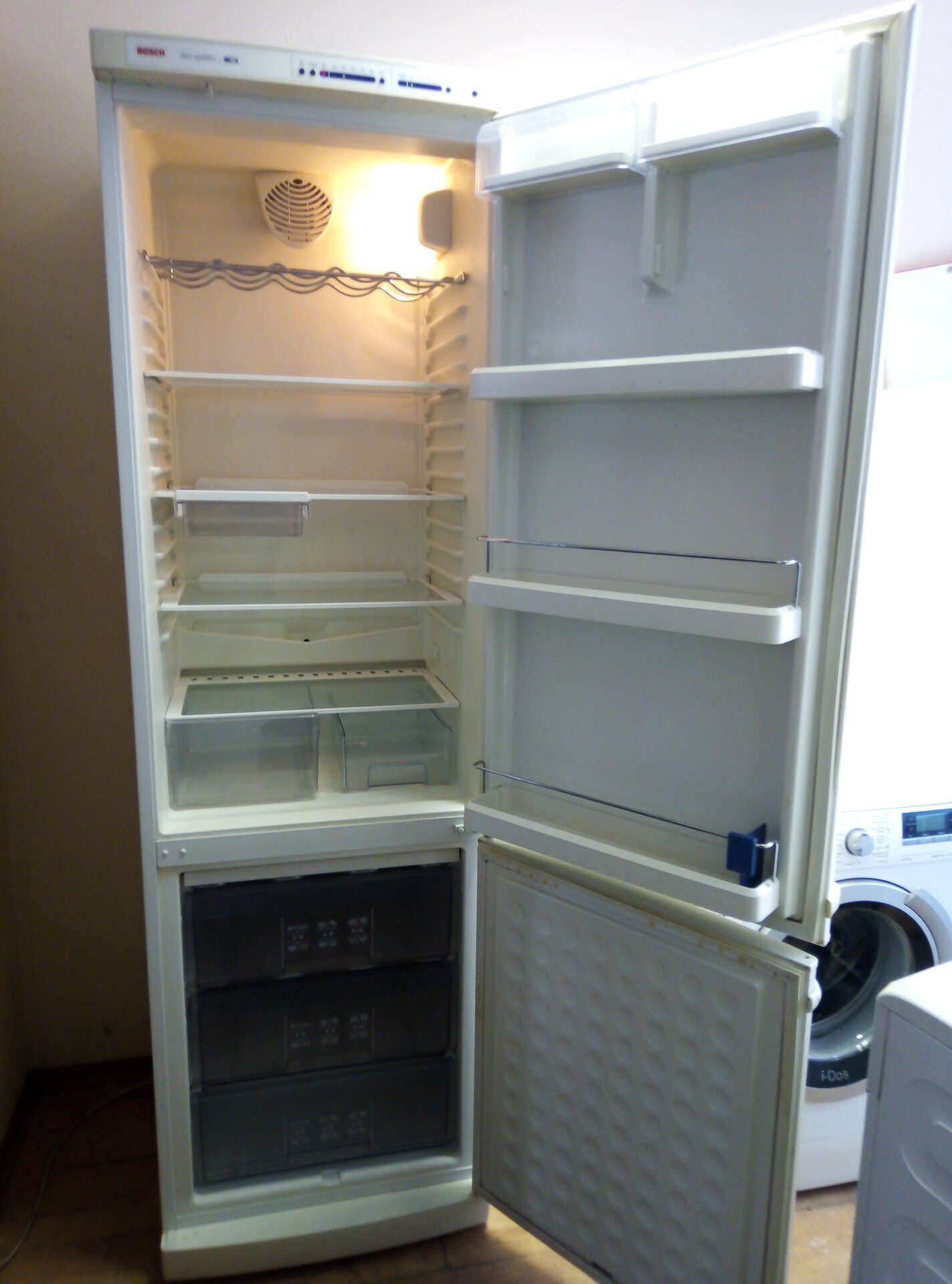 Холодильник Bosch kgs38320ie