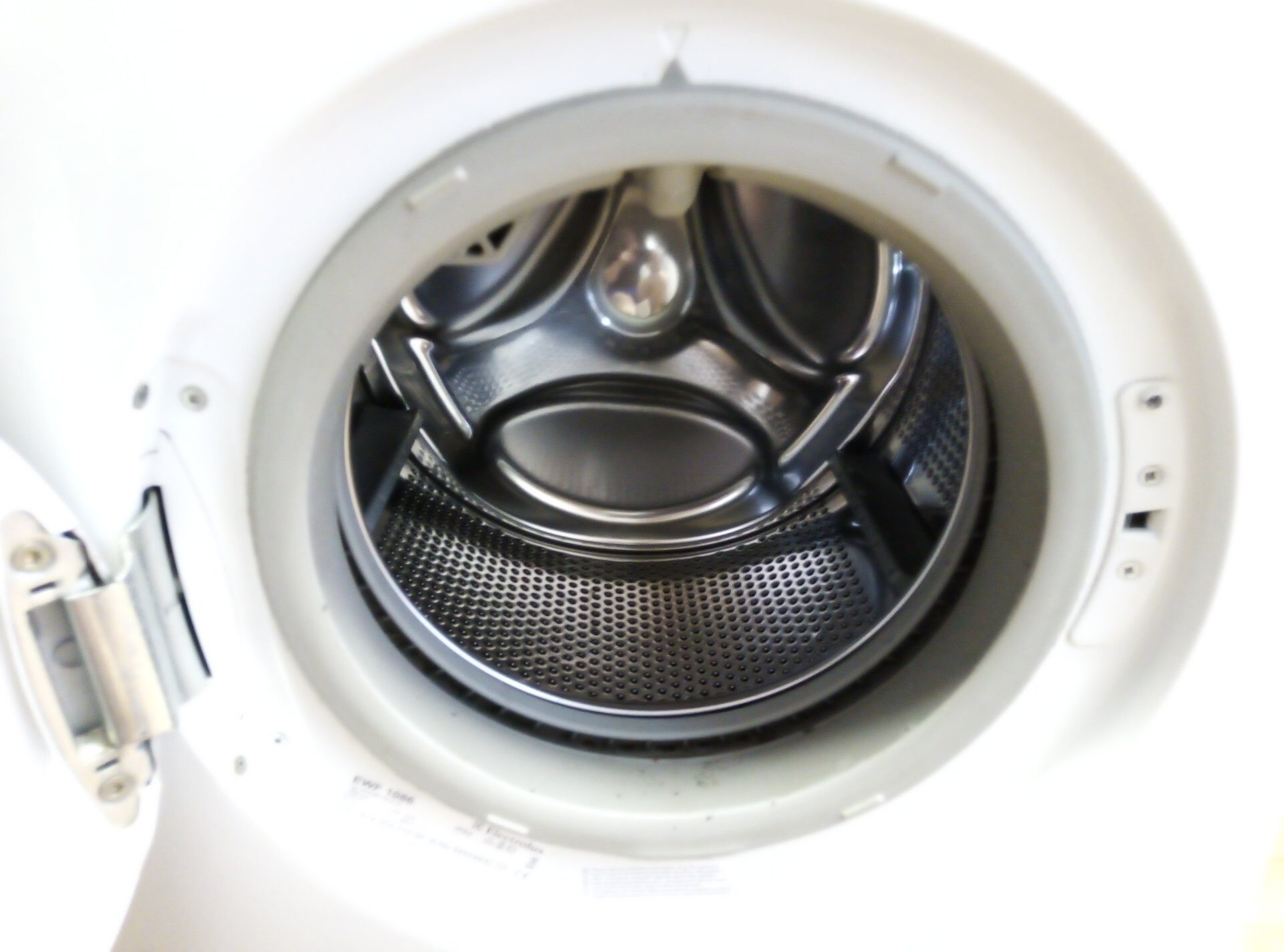 Фильтр для стиральной машины aeg 1327658017. Стиральная машина electrolux ewt 1066 edw. Стиральная машина electrolux фильтр. Electrolux ew6t5r061 фильтр сливного насоса. Машина electrolux ewt 0862 ifw.