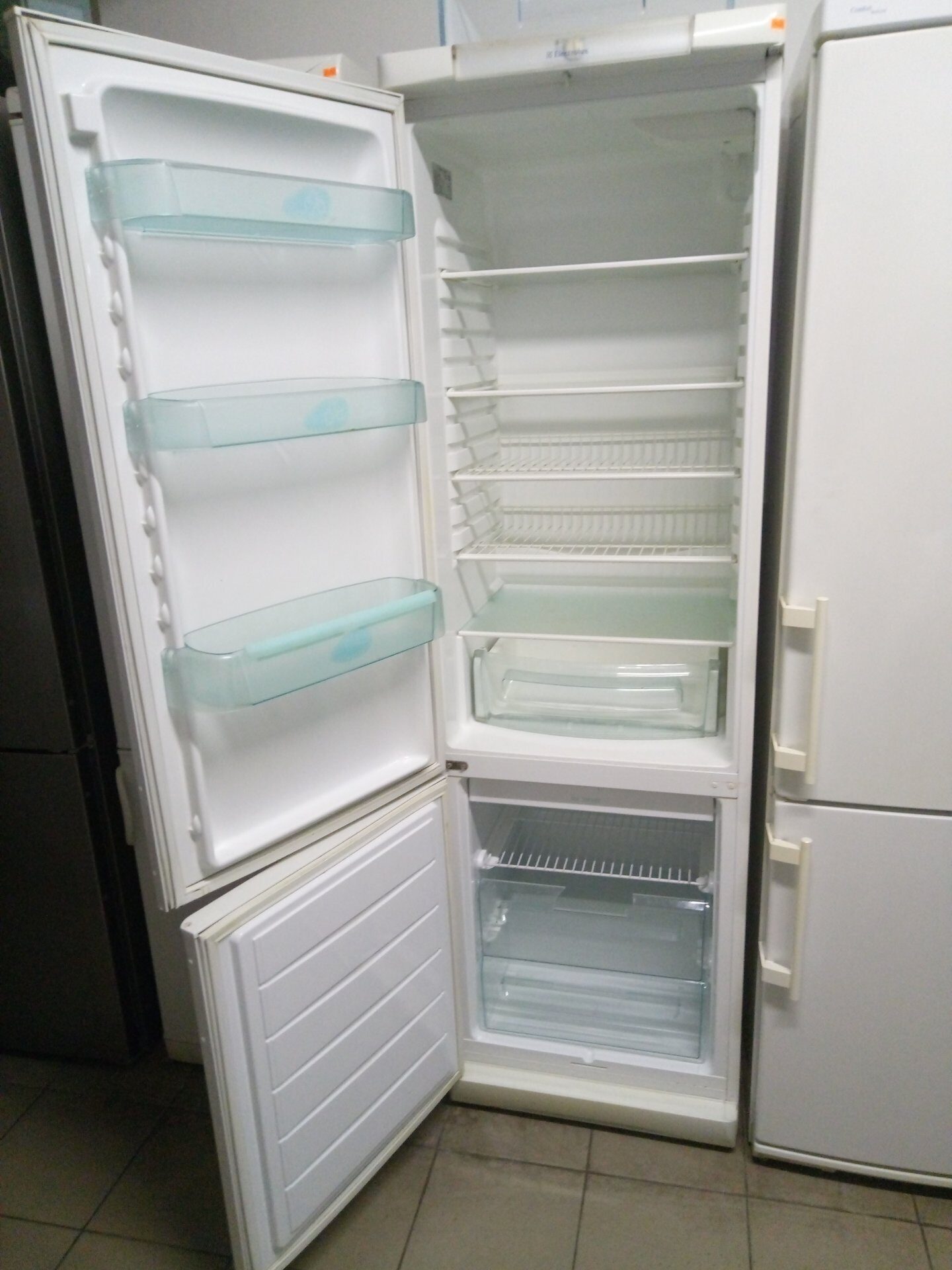 Холодильник ER8769B